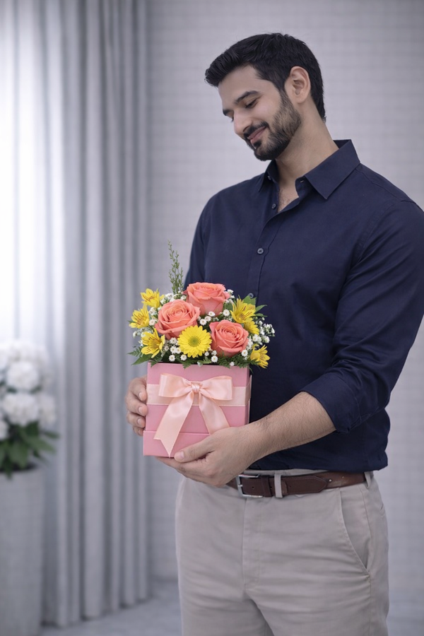 Scarlet Kiss - Premium Red Rose & Gypso Box